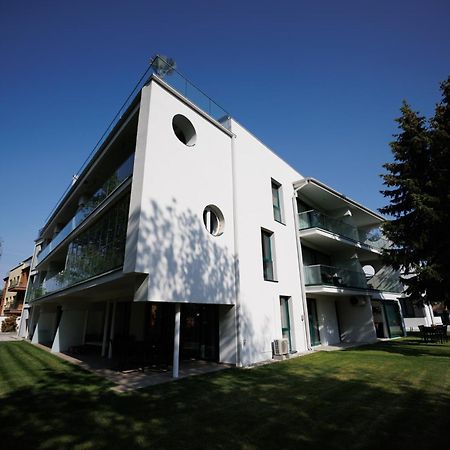 Villa Bauhaus Penthouse Wellness Apartman Siófok Extérieur photo